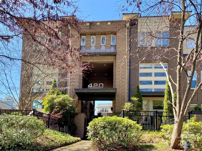 Building Photo - 420 Queens Rd Rental