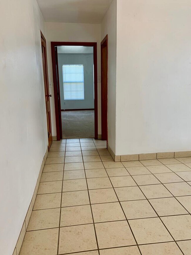 Photo - 303 NW 1st St