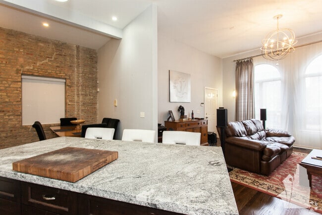 Building Photo - 2113 W Washington Blvd Unit 1 Rental
