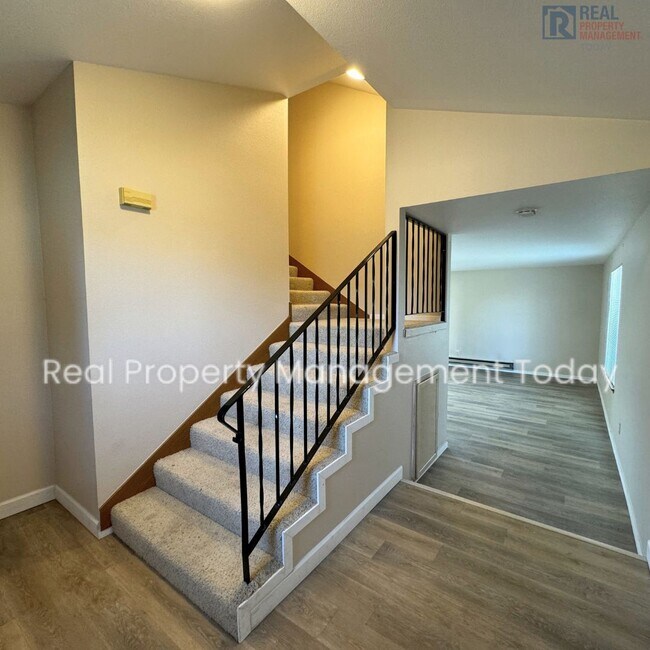 Photo - Jones Acquistions LLC - 741/743/745 (Olymp... Unidad 745