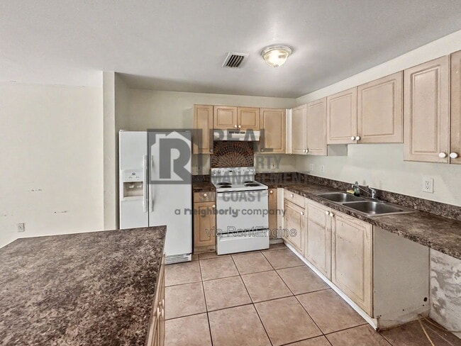 Photo - 910 East 12th Street