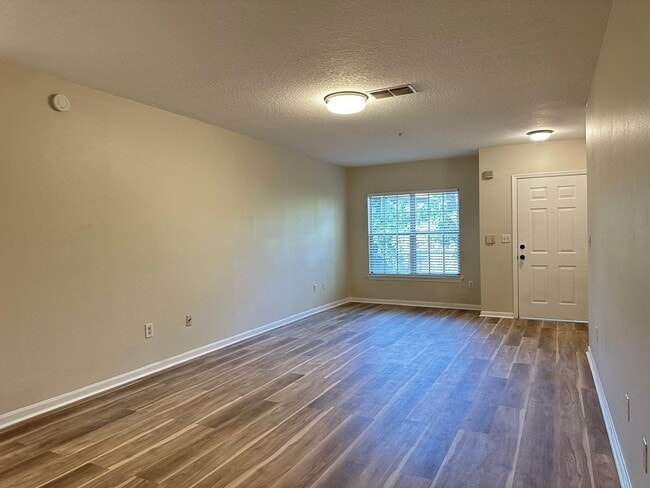 Photo - Freshly Updated Sunset Lake Condo (2 Bed, ...