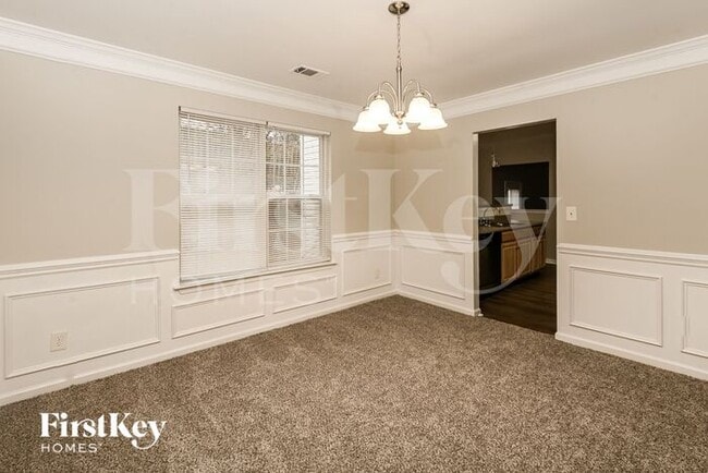 Photo - 128 Madelia Pl