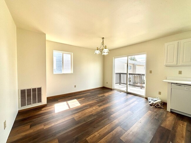 Photo - 4 bedroom unit by campus!