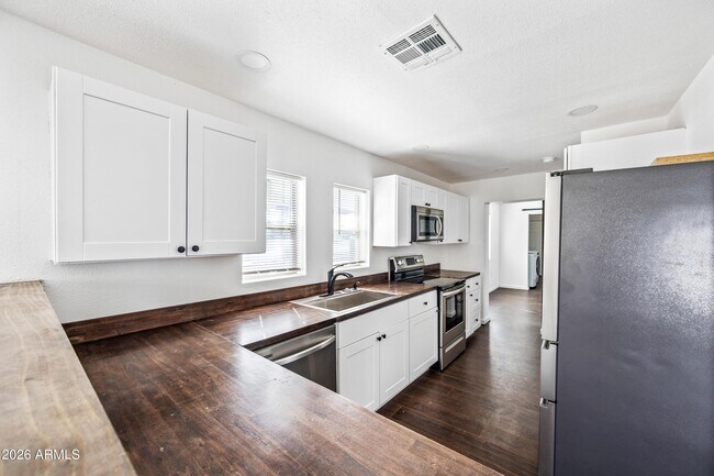 Photo - 330 N 15th St