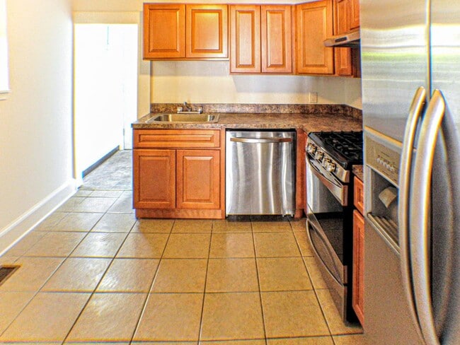 Building Photo - Point Breeze Three Bedroom Home