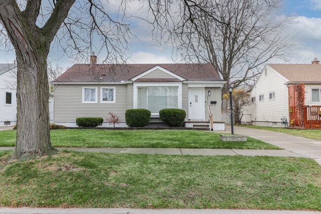 Photo - 29744 Rosslyn Ave