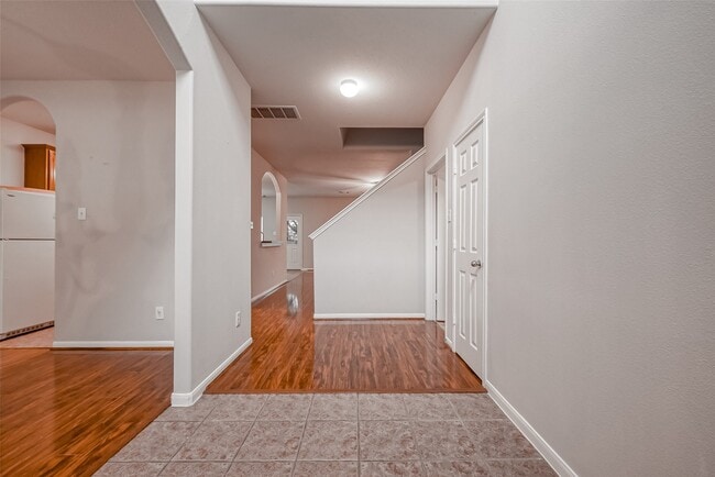 Photo - 1210 Gibbons Ct