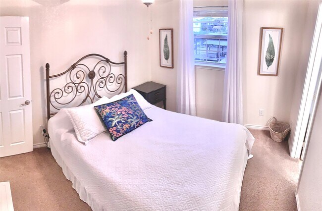 Photo - 215 Pompano Ln