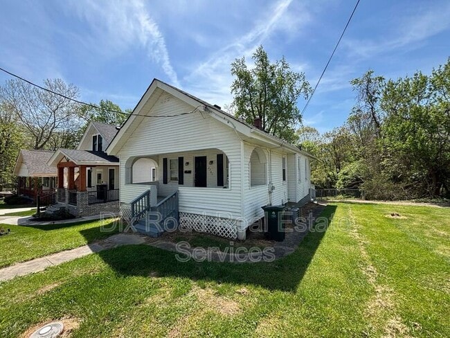 Photo - 3701 Iona Ave