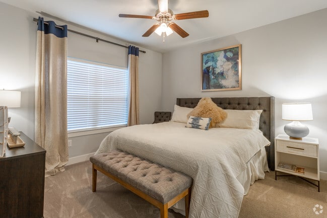 1HAB, 1BA - The Milan - 813 ft²