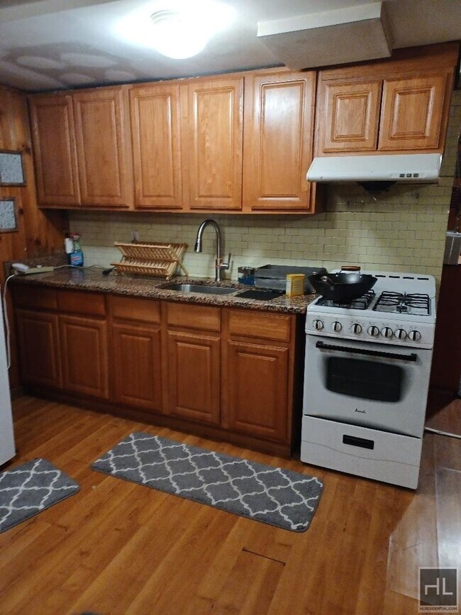 Photo - WOODSIDE AVENUE