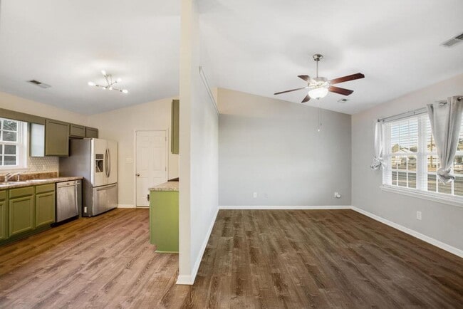 106 Lois Ct