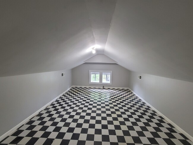 Photo - 1916 Walker Ave