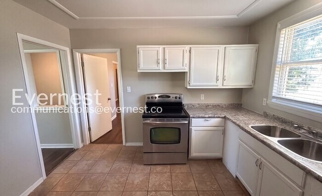 3901 NW Kenwood Dr