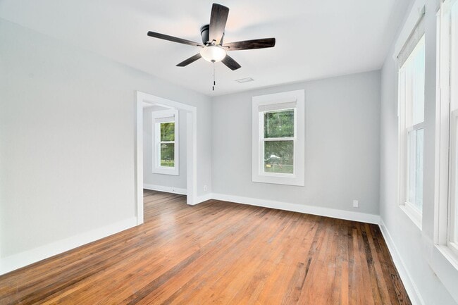 Photo - Stylish Lowcountry Comfort Near the Heart ...