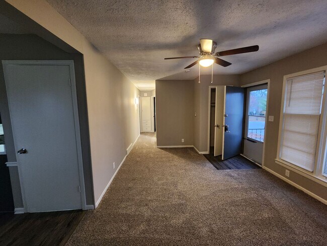 Photo - NO SECURITY DEPOSIT for OCTOBER MOVE IN! A...