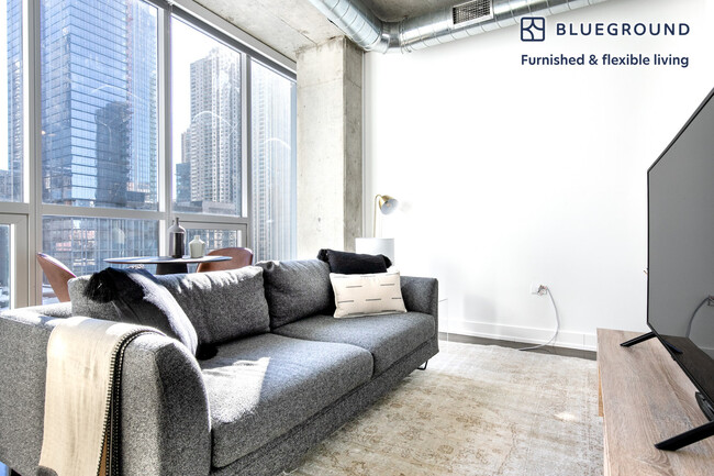 Building Photo - 108 W Chicago Ave Rental