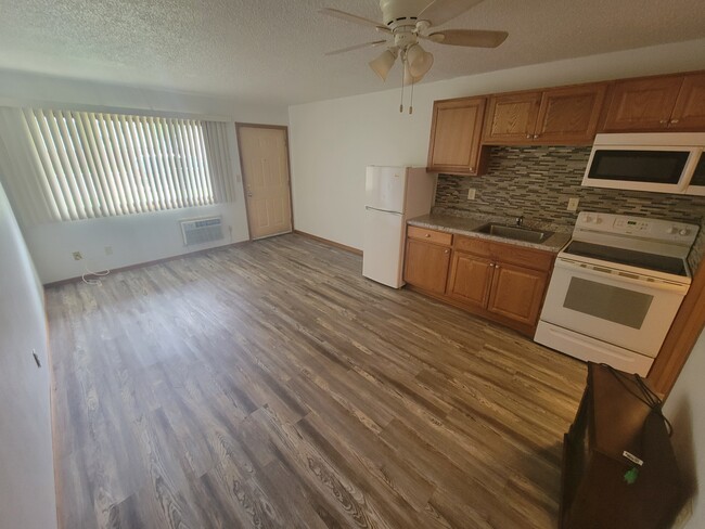 Building Photo - 2222 32nd St S Unit 1 Rental