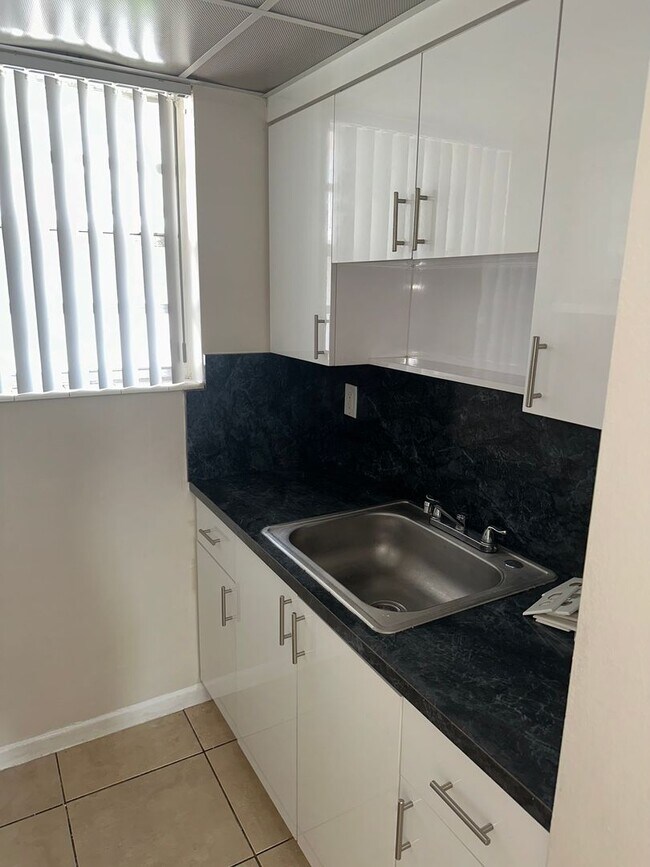 Photo - 1B1B FOR RENT NOW ONLY $1595 Unit 211