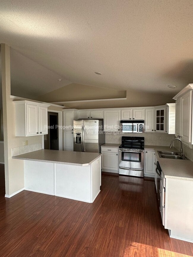 Photo - 748 Reflection Lake