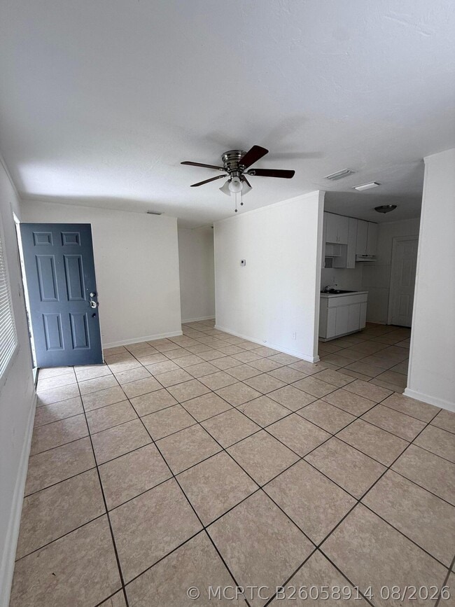 Photo - 865 W 3rd St