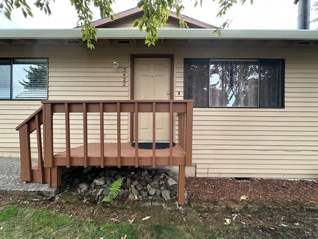 Building Photo - Kelly Creek Neighborhood 2 Bed 1 Bath Dupl...