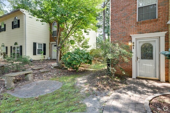 Building Photo - Excellent Location - Marietta Townhome - $...