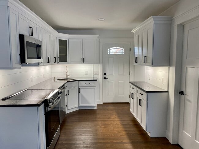 Building Photo - 22 Denmore Ln