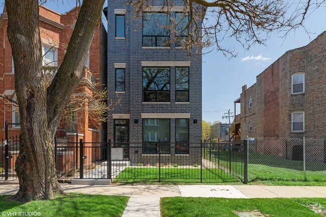 Building Photo - 4943 S St Lawrence Ave Unit 3 Rental