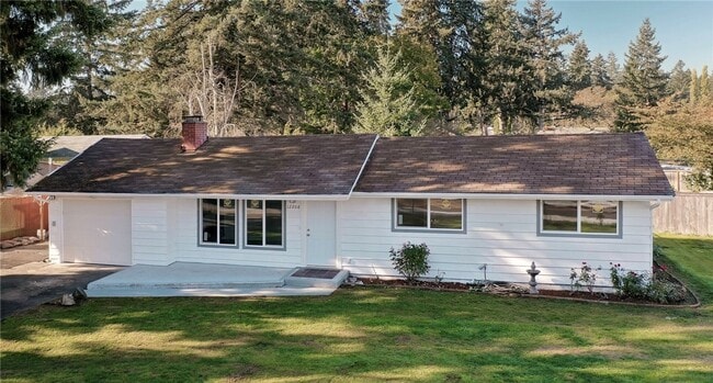 Building Photo - Huge fenced yard 3 Bedroom Fresh remodel
