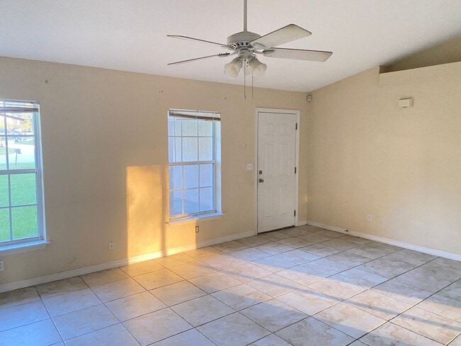 Photo - Tiled 3/2/2 available now!