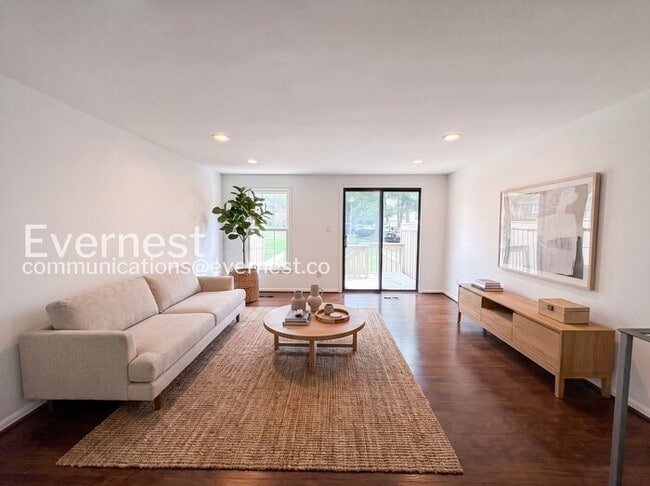Photo - 2 Bed/2 Bath Town Home with Modern Amenities / Vouchers Accepted / Available Now!