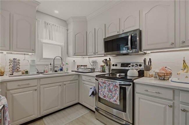 Photo - 223 Oliphant Ln