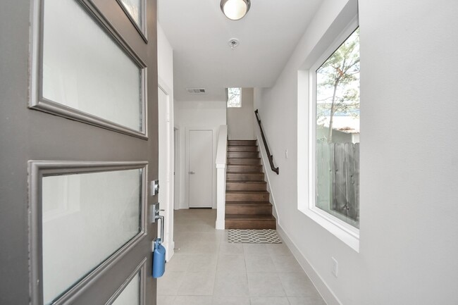 Photo - 4810 Martin Oaks Ln