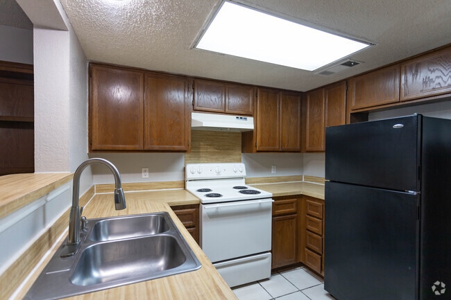 2BR 2.5BA - 1,305