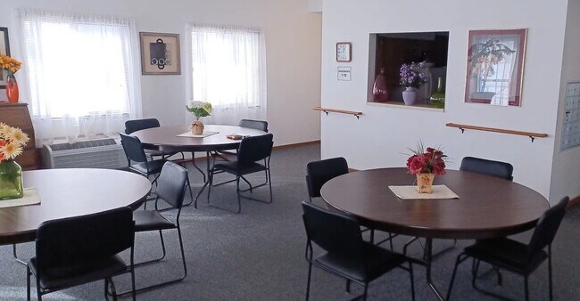 Photo - 858 8th St SE