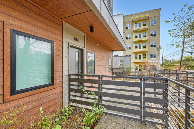 Building Photo - 5924 S Congress Ave Unit 11