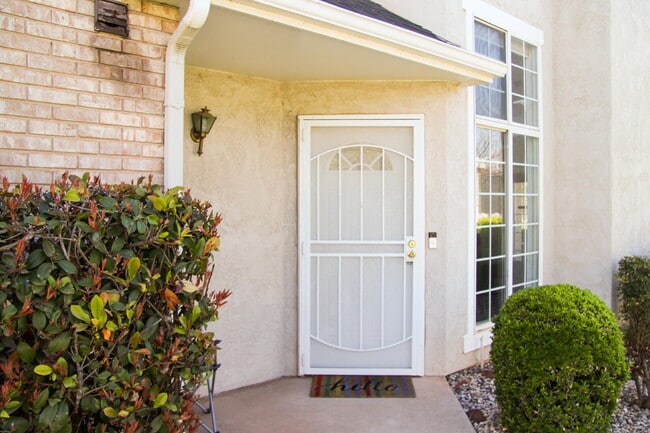 Building Photo - Spacious 4-Bed, 3-Bath Townhouse Retreat i... Unit 26