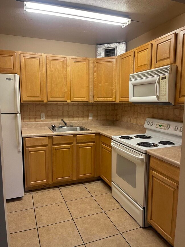 Building Photo - 420 S B St Unit A4
