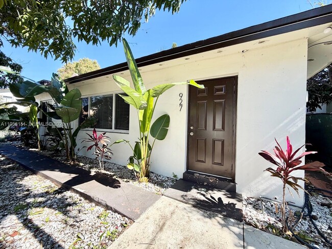 Building Photo - 927 SW 12th Ave Unit 927