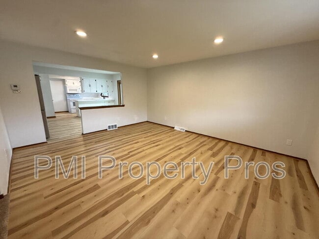 Photo - 8150 S 88th St