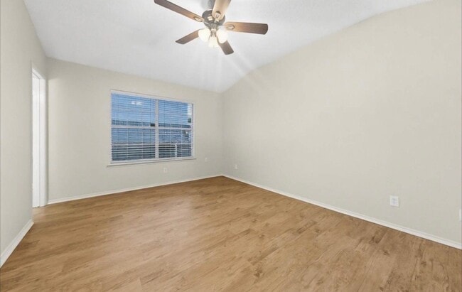 Photo - 702 Woodcrest Dr