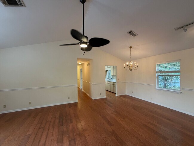 Photo - 501 Pine St