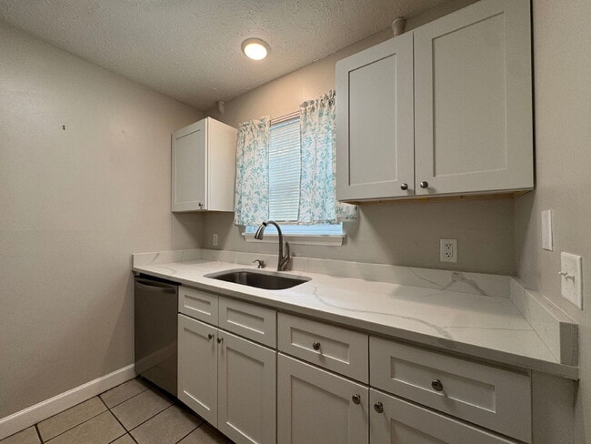 Photo - 2507 W 10th St Unit B