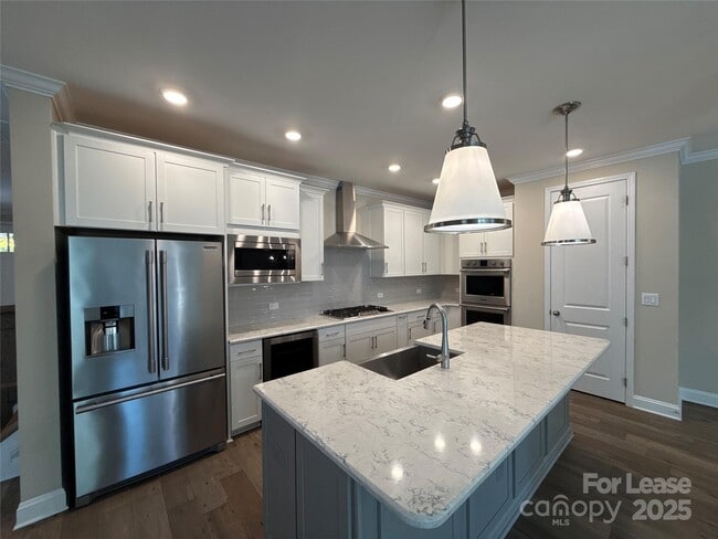 Photo - 707 Marion Dr