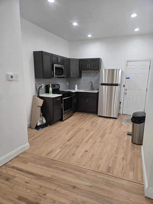 Photo - 2042 N Stillman St