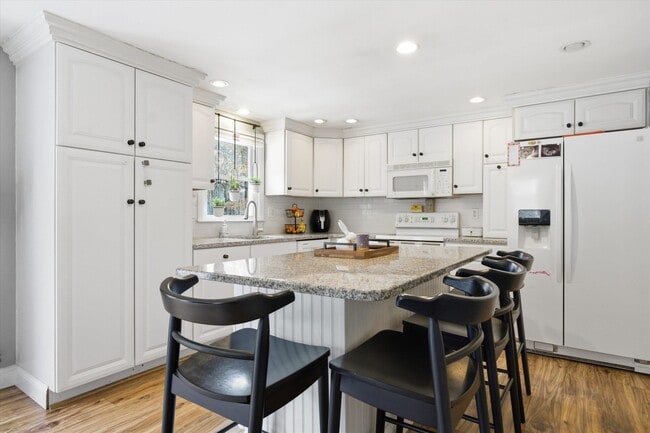 Photo - 32 Edinburgh Dr