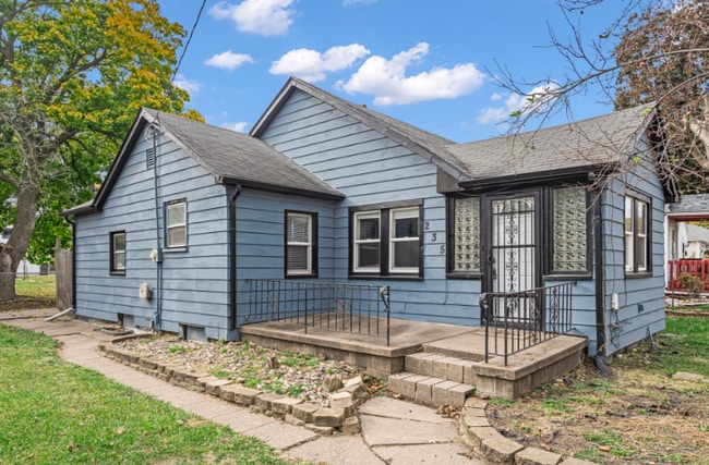 Photo - 235 W 32nd St