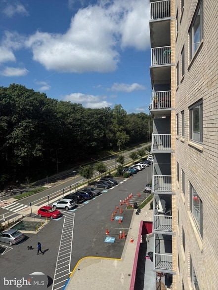 Photo - 2500 N Van Dorn St Unit 610